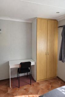 Charming bachelor Flat, Fiber Wifi, Close to UJ, Milpark - 4