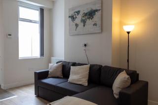 Spacious 4-bed City Centre Home - Free Parking & Wifi - 8