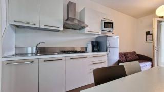 Pool-front apartment with fenced garden and bbq - 5