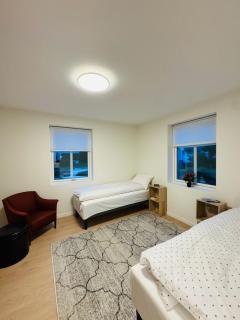 Modern Central Home with Free Parking - 9