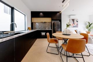 Maidstone Marvel - Luxury Style Brand New Townhome - 2