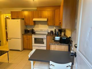 Cozy Equipped Guesthouse Near Mall & Skytrain - 4