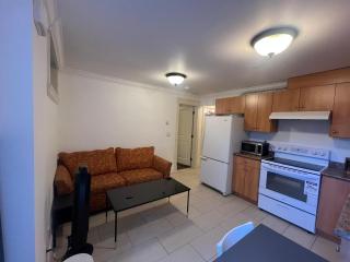 Cozy Equipped Guesthouse Near Mall & Skytrain - 3