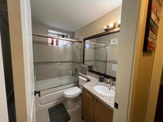 Cozy Equipped Guesthouse Near Mall & Skytrain - 2