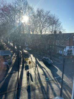 Stylish Modern Flat in Doncaster Centre - 9