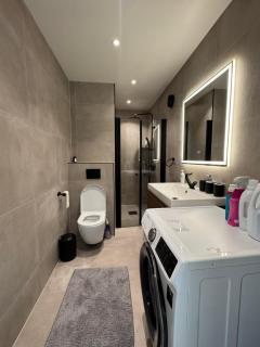 Modern Central Home with Free Parking - 1