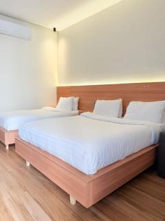 Hamsun Shahrah-e-Faisal - Karachi - 7