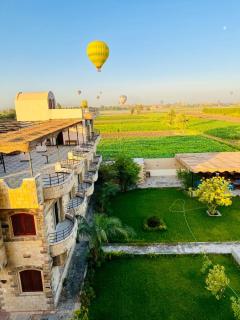 New Memnon Hotel - 8