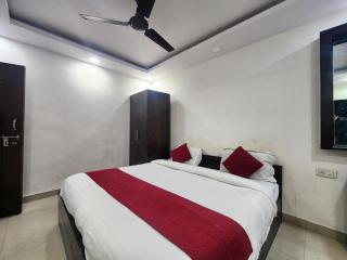 Hotel Satyam Near Ramakrishna Ashram metro - 7