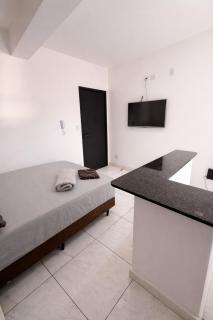 Quitinete Moderna com Varanda, Ar-Condicionado e Vista Urbana Centro - 0