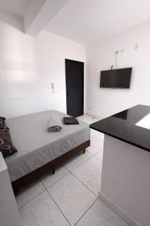 Quitinete Moderna com Varanda, Ar-Condicionado e Vista Urbana Centro - 9