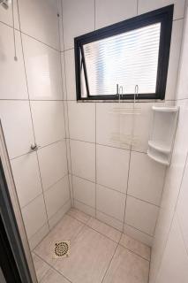 Quitinete Moderna com Varanda, Ar-Condicionado e Vista Urbana Centro - 5