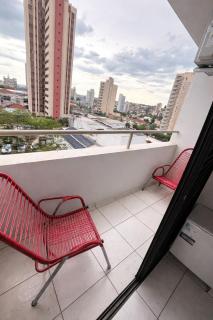 Quitinete Moderna com Varanda, Ar-Condicionado e Vista Urbana Centro - 4