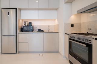 Sea and Palm View from 1BD apt in Beachfront - 3