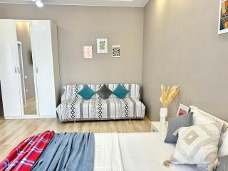 Центр левого берега, Комплекс Grand Champion - 3