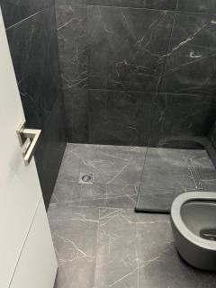 Modern Garden Apartment - City & Mountain View - 9