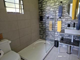 Elmscote Cottages - Cabin 2 - 6