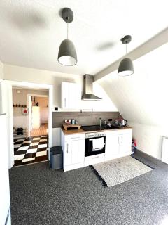 Duisburg FeelHome, Flughafen nah,2-Schlafzimmer, Badewanne, Zentral, WiFi, Top Floor - 3