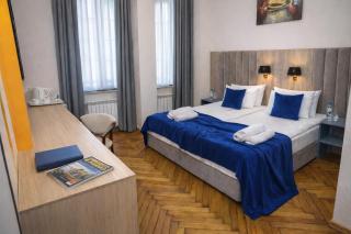 Renaissance Boutique - 9