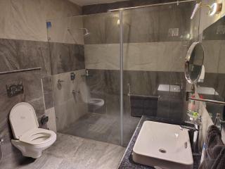 Kartik Villa Luxury Stay in the Lap of Himalaya - 6