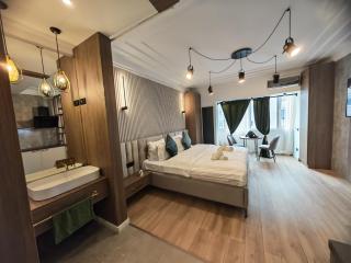 The Golden Pearl By Sattal Near Radisson Blu - 0