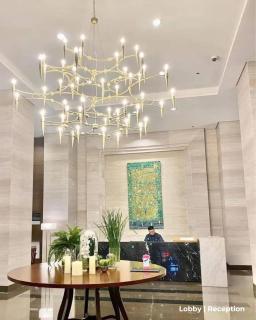 Manila Bay Sunset Suite In Pasay with Balcony,Pool, Fast WiFi Near NAIA Airport , MOA, PICC, US Embassy - 1