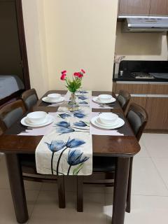 Manila Bay Sunset Suite In Pasay with Balcony,Pool, Fast WiFi Near NAIA Airport , MOA, PICC, US Embassy - 3