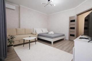 51 возле Байтерека, 2х комн с 2-мя кроватями,раскладным диваном и раздельным санузлом на 1-6 гостей, центр - 0