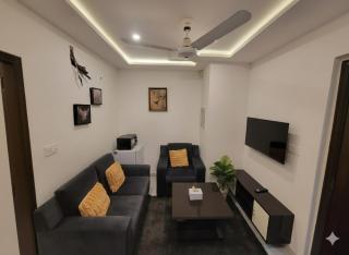 Modern 1-Bed Private Apartment near Main Boulevard, Gulberg Lahore - 5