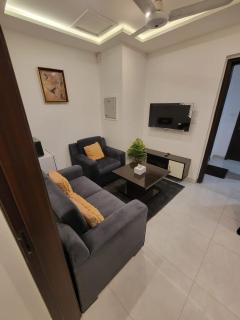Modern 1-Bed Private Apartment near Main Boulevard, Gulberg Lahore - 4