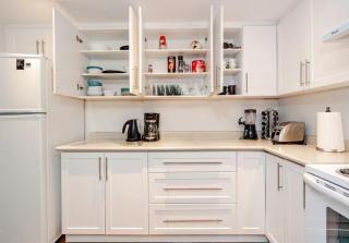 2 bedroom apartment-2 free parking -14 min to Pearson airport - 1