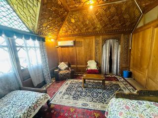 Maharaja palace houseboat - 4