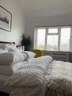 A King size Double Bedroom In In Lewisham - 0