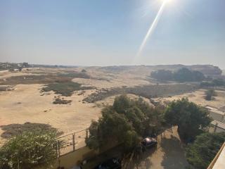 Tut & Pyramid View - Caïro - 9