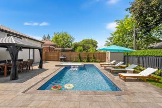 5 Bedroom Luxury Spa Escape with Pool & Jacuzzi - 8