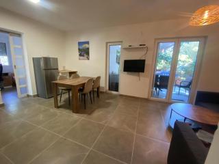 Welcome to our holiday home in Sutomore - 9