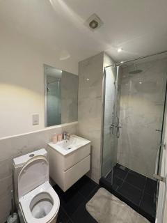 Serenity Suites Embassy Gardens - 8