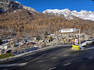 La Casa di Natan Ski In and Out Alpine Retreat - 1