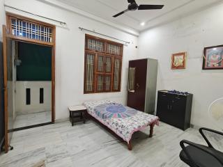 Peaceful 2BHK stay near Banaras Railway Station - 7
