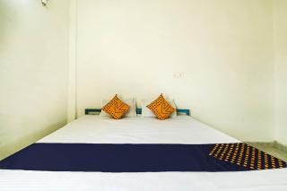 SPOT ON by OYO Krishna Market And Lodge - 1