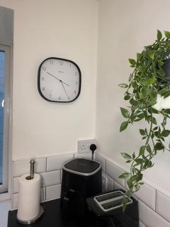 City-Close Studio By Escape & Estates Short Lets & Serviced Accommodation Liverpool with Free parking and Wifi - 1