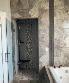 Peaceful 4 bedroom house near lake access - 2