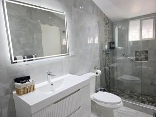 2BR Suite Escape to Florence Hall - 8