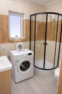 Domek w lesie blisko rzeki - 5