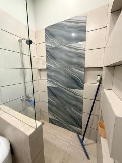 Modern private home ph7 central loc w parking - 8