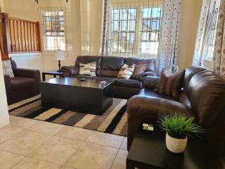 Canje House Ideal for discovering New Amsterdam - 0