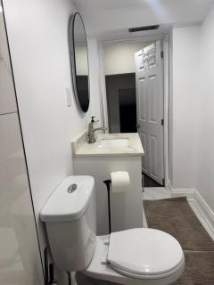 Stylish 2Bedroom Basement Suite in Oakwood Village - 7