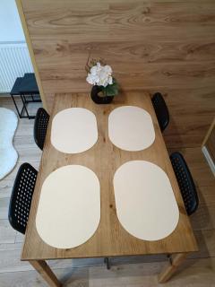 Cosy Balcony Apartment - 4