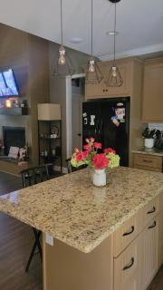 New Listing STR Love to host families & trv wrks - 2