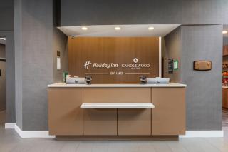 Holiday Inn Hotel & Suites London by IHG - 2